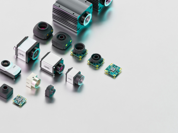 不同尺寸和不同外殼型號的攝影機型號。 也有帶攝影機座和不帶攝影機座的板式攝影機